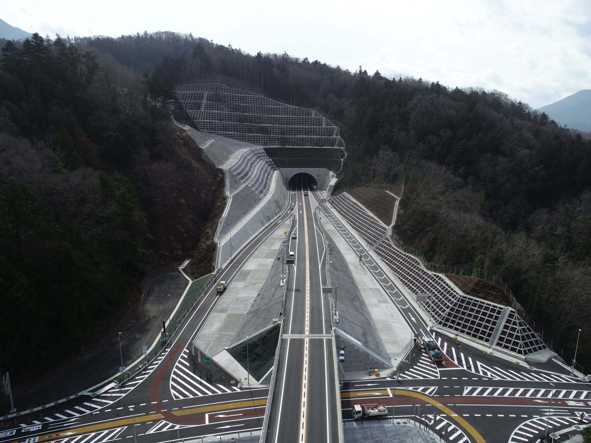 中部横断城山トンネル工事用道路撤去他工事